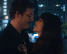 Imagem ilustrativa da imagem Sandy e Fábio Porchat se beijam em novo trailer de comédia romântica