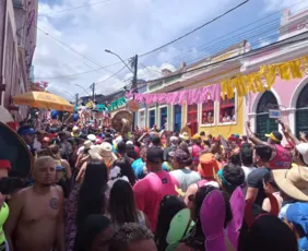 Imagem ilustrativa da imagem Terça-feira de Carnaval com calor e animação de sobra nas ladeiras de Olinda