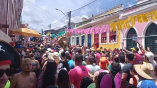 Imagem ilustrativa da imagem Terça-feira de Carnaval com calor e animação de sobra nas ladeiras de Olinda