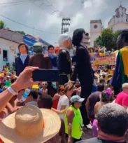 Imagem ilustrativa da imagem Bonecos Gigantes fazem a festa dos foliões pelas ladeiras de Olinda