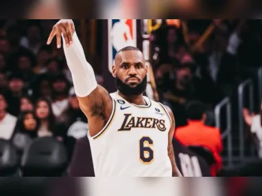 Imagem ilustrativa da imagem Aos 39 anos, LeBron James bate recordes em vitória dramática dos Lakers na NBA