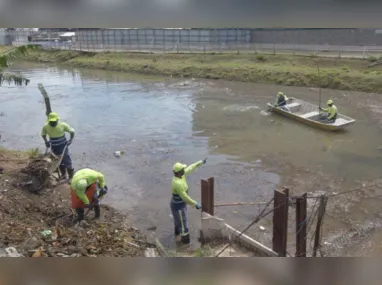 Materiais resíduos da chuva de domingo também foram recolhidos