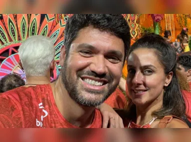 Imagem ilustrativa da imagem Carol Barcellos e Marcelo Courrege aparecem juntos e assumem namoro na Sapucaí