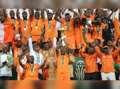 Imagem ilustrativa da imagem Costa do Marfim vira contra a Nigéria e é tricampeã da Copa Africana de Nações