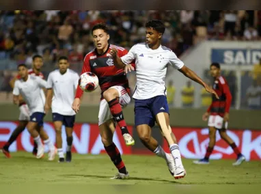Imagem ilustrativa da imagem Cruzeiro bate Flamengo com pênalti no VAR e vai à final da Copinha após 17 anos