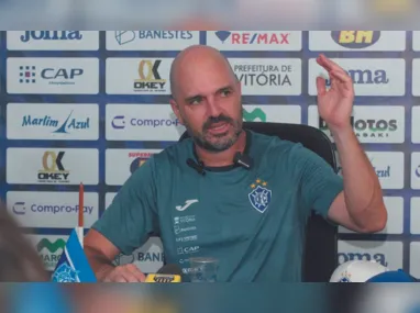 Imagem ilustrativa da imagem De olho em clássico, novo técnico do Vitória projeta sequência no Capixabão