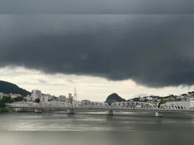 Tempo nublado em Vitória