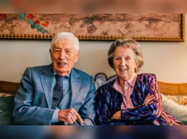 Imagem ilustrativa da imagem Ex primeiro-ministro holandês e mulher morrem "de mãos dadas" por eutanásia