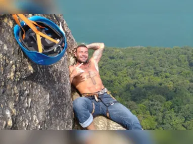 Imagem ilustrativa da imagem Ex-surfista morre após salto de base jump da Pedra da Gávea