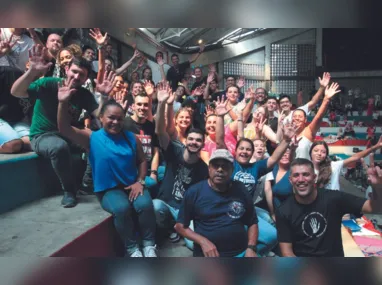 O último dia de programação do “Carnavalzinho de Vitória” teve muita festa, picolé, pipoca e algodão doce para a garotada que compareceu com a família, na tarde de ontem, no Parque Pianista Manolo Cabral, em  Barro Vermelho.
A médica Géssica Ruella e o psicólogo Pedro Henrique Duque aproveitaram o fim de tarde e levaram a filha Serena, de 5 meses, para curtir a folia com direito a muita marchinhas infantis e brincadeiras.
“Amamos o Carnaval e não poderíamos deixar de curtir a folia com a nossa filha Serena. Fomos em todos os bloquinhos do “Carnavalzinho de Vitória”. Os horários foram bem adequados, a estrutura boa e as atrações estavam  maravilhosas”, afirmou Géssica.