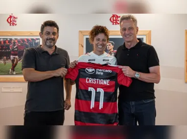 Imagem ilustrativa da imagem Flamengo brinca com Gabigol e anuncia a contratação da atacante Cristiane