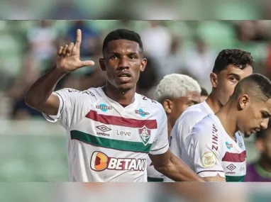 Imagem ilustrativa da imagem Fluminense anuncia a contratação em definitivo e atacante Lelê assina até 2028