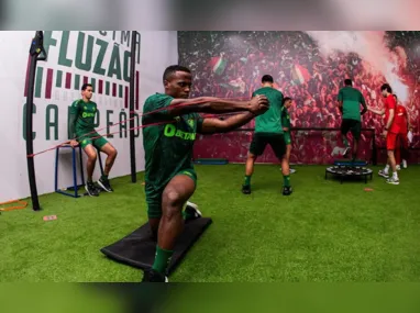 Jogadores do Vasco são recebidos por torcedores em Brasília