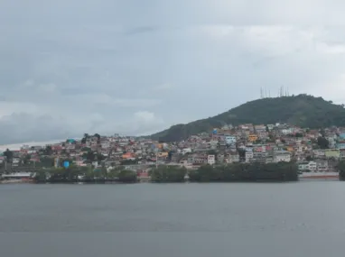 O passeio por São Mateus fica ainda mais interessante quando o roteiro inclui conhecer monumentos históricos que possibilitam, para além das vivências divertidas, encher a bagagem com cultura e conhecimento. Um dos cartões postais da cidade são as Ruínas da Igreja Velha, no Centro, onde, apesar do que sugere o nome, nunca funcionou de fato uma igreja, porque a obra foi paralisada. Já a Igreja Matriz de São Benedito, na praça central, foi construída pelos jesuítas e funciona até hoje. Outro monumento que merece a visita é o Museu Histórico de São Mateus, que funciona onde era a Casa de Câmara e Cadeia, primeira sede de governo na cidade, construída em 1764.