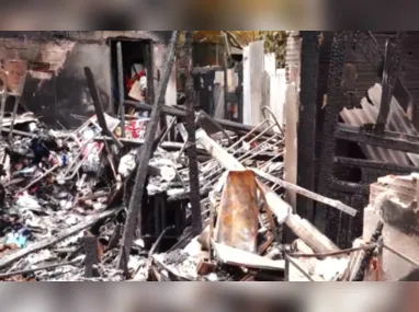 Imagem ilustrativa da imagem Incêndio destrói casa e deixa três cães mortos na Serra