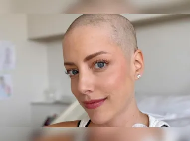 Fabiana Justus compartilhou vídeo que mostra o momento que raspou o cabelo
