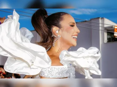 Ivete foi internada após sentir desconforto com uma tosse "chata e muito persistente" desde a terça-feira (20)