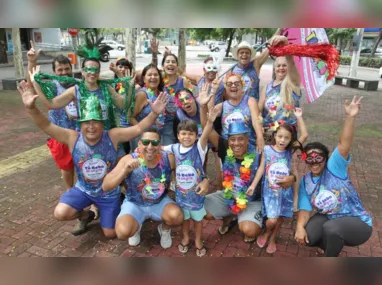 Foliões que vão se divertir neste domingo no bloco Tô Bebo de Alegria pelas ruas de Jardim da Penha e orla de Camburi