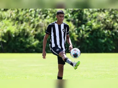 Imagem ilustrativa da imagem Jogador do Botafogo é internado após sofrer traumatismo craniano