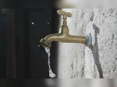 A capela Ecumênica, construída em 1988, abriga  uma obra retratando a natureza e a relação com o sagrado.