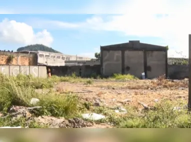 Policiais simulam ação após invasão de presídio