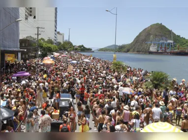 Bloco de crianças em Camburi