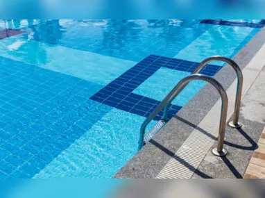 Imagem ilustrativa da imagem Polícia investiga morte de família que foi eletrocutada em piscina
