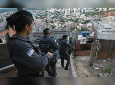 Carro utilizado pelos criminosos foi perseguido pela Polícia Militar