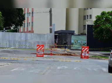 Imagem ilustrativa da imagem Prédios são evacuados em Goiânia após asfalto desmoronar