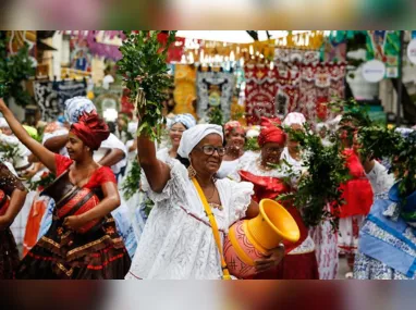 Os amigos Bruna Rebonato, Igor Moraes Faustino e Thaís Alves estão empolgados para curtir o Carnaval no camarote Bar Rerito, no Sambão do Povo