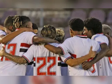 Jogadores da seleção treinam para o Pré-Olímpico