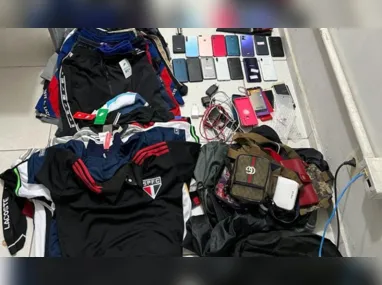 Wolf e Kira ajudaram a encontrar tabletes de maconha escondidos em mala