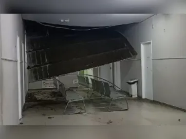 Imagem ilustrativa da imagem Temporal derruba teto de Unidade de Saúde em Vitória; veja vídeo