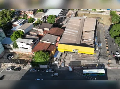 Imagem ilustrativa da imagem Vídeo mostra como telhado de supermercado ficou após desabar em Vila Velha