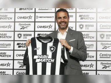 Imagem ilustrativa da imagem Apresentado, técnico Artur Jorge promete Botafogo 'dominante' e 'corajoso'