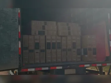 Imagem ilustrativa da imagem Caminhão com carga avaliada em R$ 1 milhão é roubado de empresa na Serra