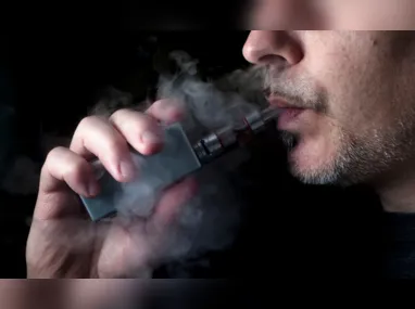 Imagem ilustrativa da imagem Cigarro eletrônico provoca até “buraco no pulmão”
