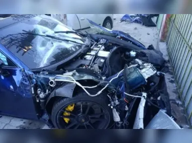 Após o acidente, o condutor do Porsche deixou o local