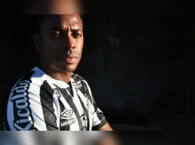 Cartaz com ameaças foi colocado em frente ao condomínio do jogador na Argentina