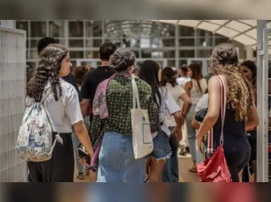 Participantes do II Encontro de Especialização Técnica da Comunidade Araucária: visita à escola Maura Abaurre