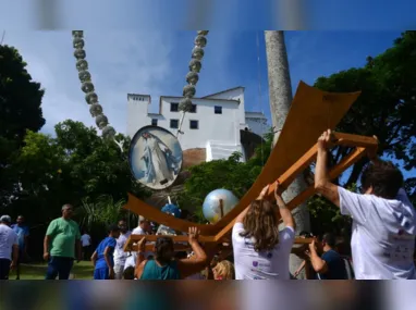 Imagem ilustrativa da imagem FOTOS | Veja o Terço Gigante instalado no Convento da Penha