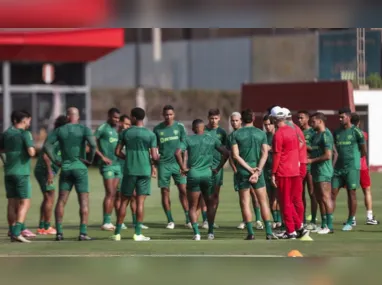 Jogadores do Botafogo se preparam para confronto