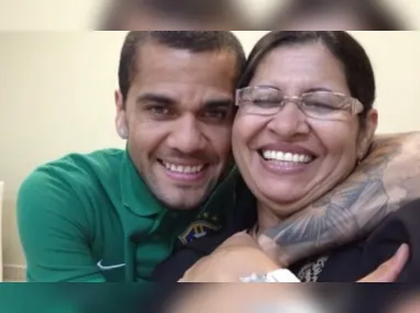 Neymar e o pai já ajudaram Daniel Alves com o pagamento da indenização à vítima