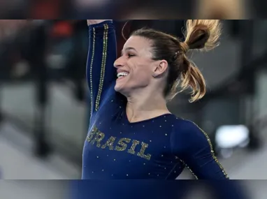 Imagem ilustrativa da imagem Jade Barbosa fatura ouro e Rebeca Andrade leva prata em Copa do Mundo de ginástica