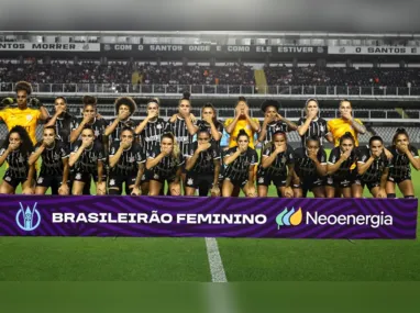 Messi e os filhos. Da esquerda para a direita, Thiago, 10,  Ciro, 5, e Mateo, 8.