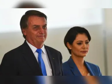 Imagem ilustrativa da imagem Justiça nega pedido de indenização de Bolsonaro contra Lula por móveis no Alvorada