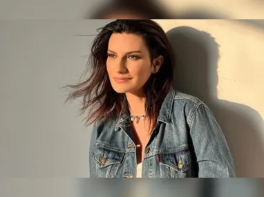 Imagem ilustrativa da imagem Laura Pausini lamenta 'falta de contato' por conta da tecnologia após pandemia