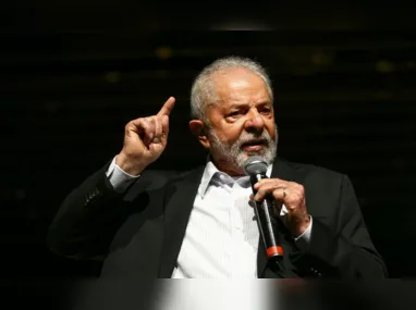 Imagem ilustrativa da imagem Lula critica uso da religião na política e diz que Bolsonaro se acovardou