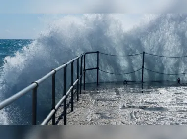 Imagem ilustrativa da imagem Marinha alerta para ondas de até 3 metros no RJ, RS, SC e litoral de SP