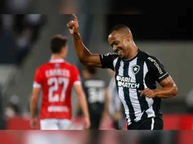 Junior Santos foi o principal destaque do Botafogo na pré-Libertadores e segue em alta no clube